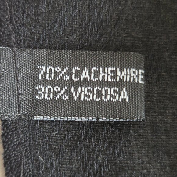 Cashmere blend black white and gray scarf. - Picture 8 of 10